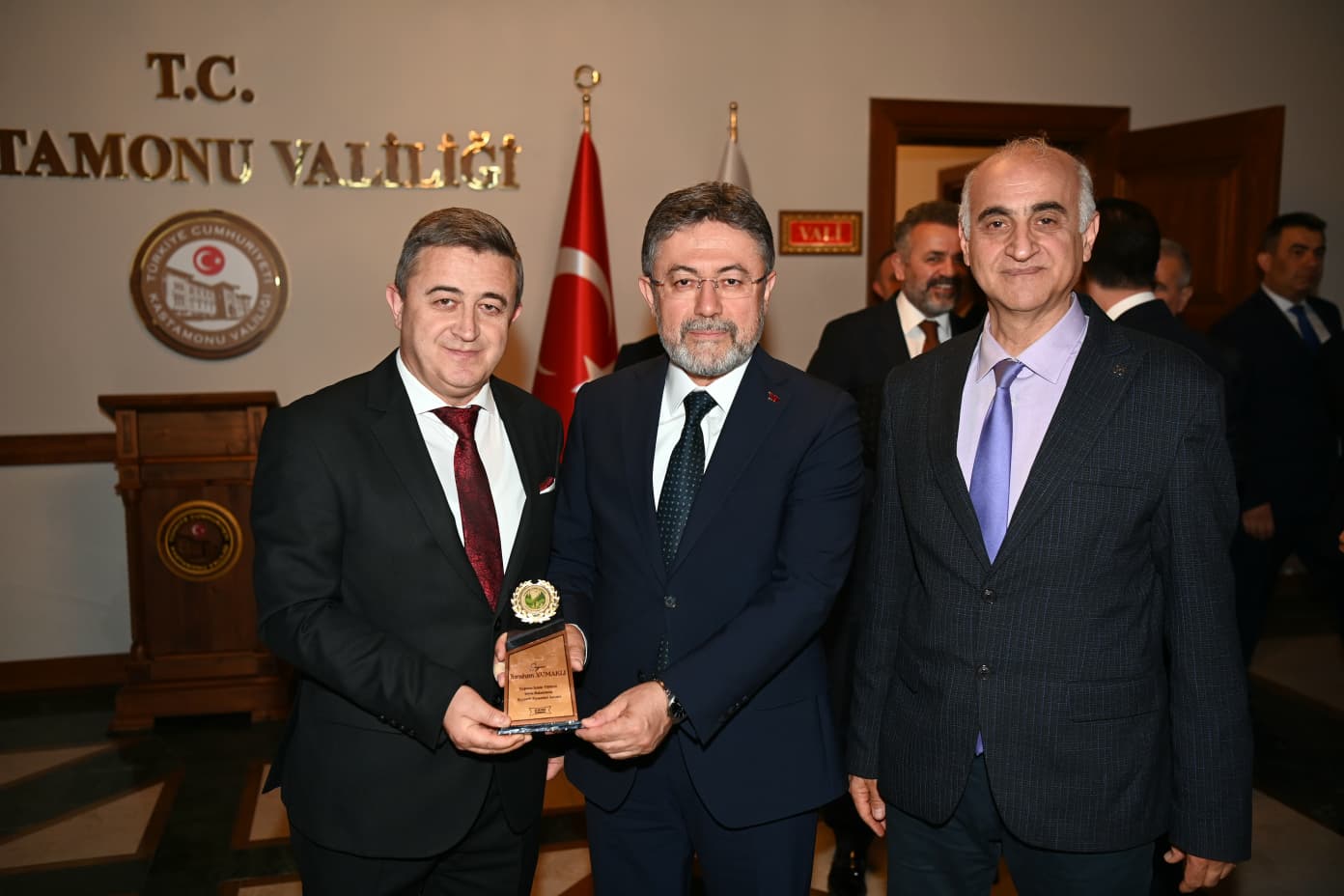Doğanın İzinde Derneği Tarım ve Orman Bakanı Sayın İbrahim YUMAKLI ile temaslarda bulundu.